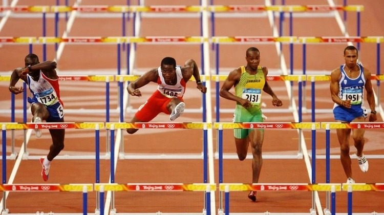 英超受大雪影响多场比赛延期